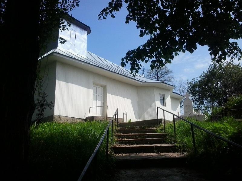 Biserica - vedere exterioară