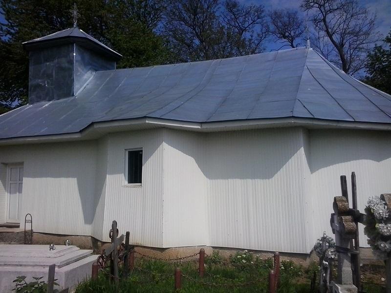 Biserica - vedere exterioară